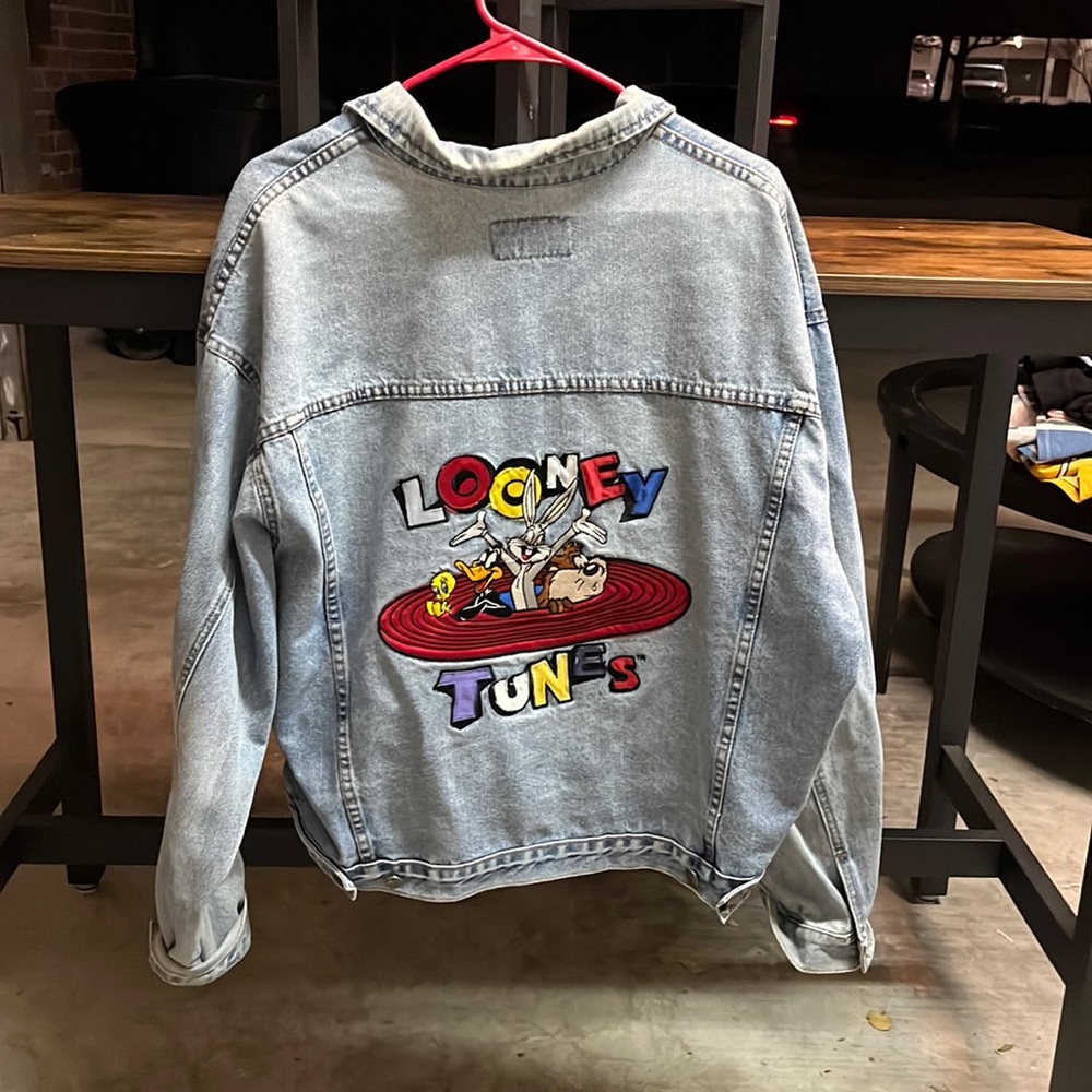Vintage looney tunes jean jacket (perfect boxy fit)